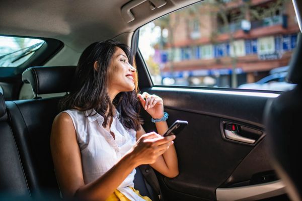 How Do You Find a Romsey Taxi Available 24/7?